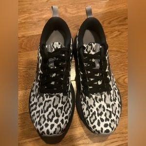 Brooks Revel 6 leopard print